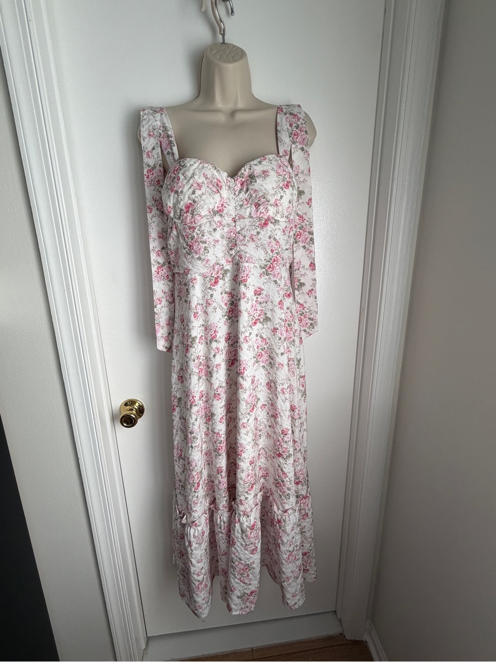 Blu Pepper Floral Sweetheart Maxi Dress in White & Pink (Size Medium)